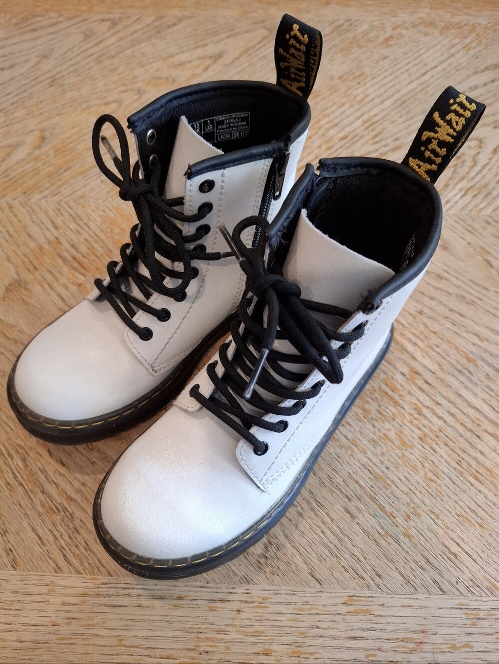Doc Dr. Martens Girls Zavala J Lace Up Combat Boot White Size 1 Youth